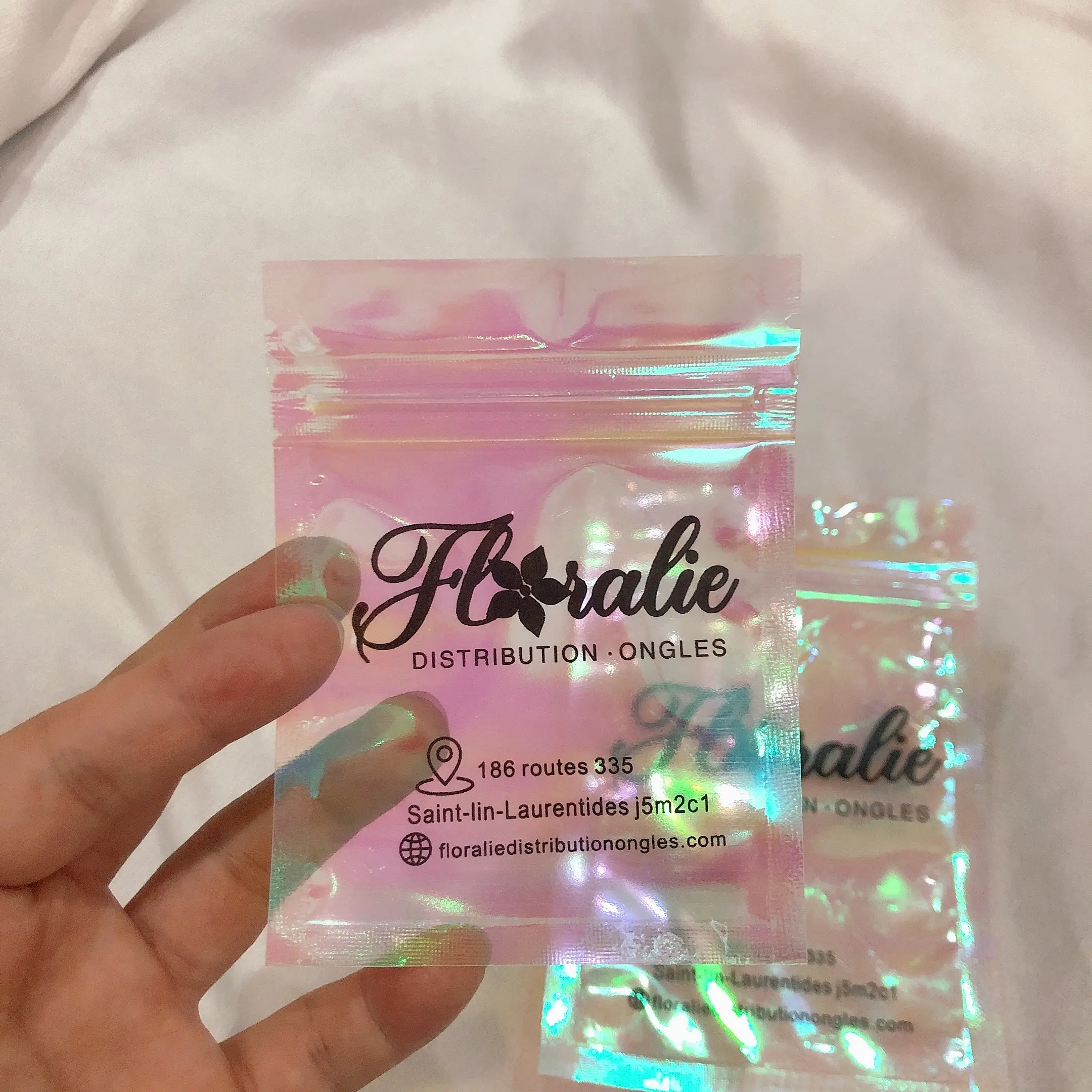 100 Buah Kemasan Segel Ulang Logo Kustom Tas Ziplock Holografik dengan Ritsleting