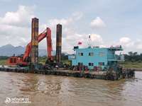 Bateau de drague de pelle rétro robuste de 120 tonnes pour l'entretien des voies navigables de navire d'excavatrice de construction en acier de dragage de canal de rivière