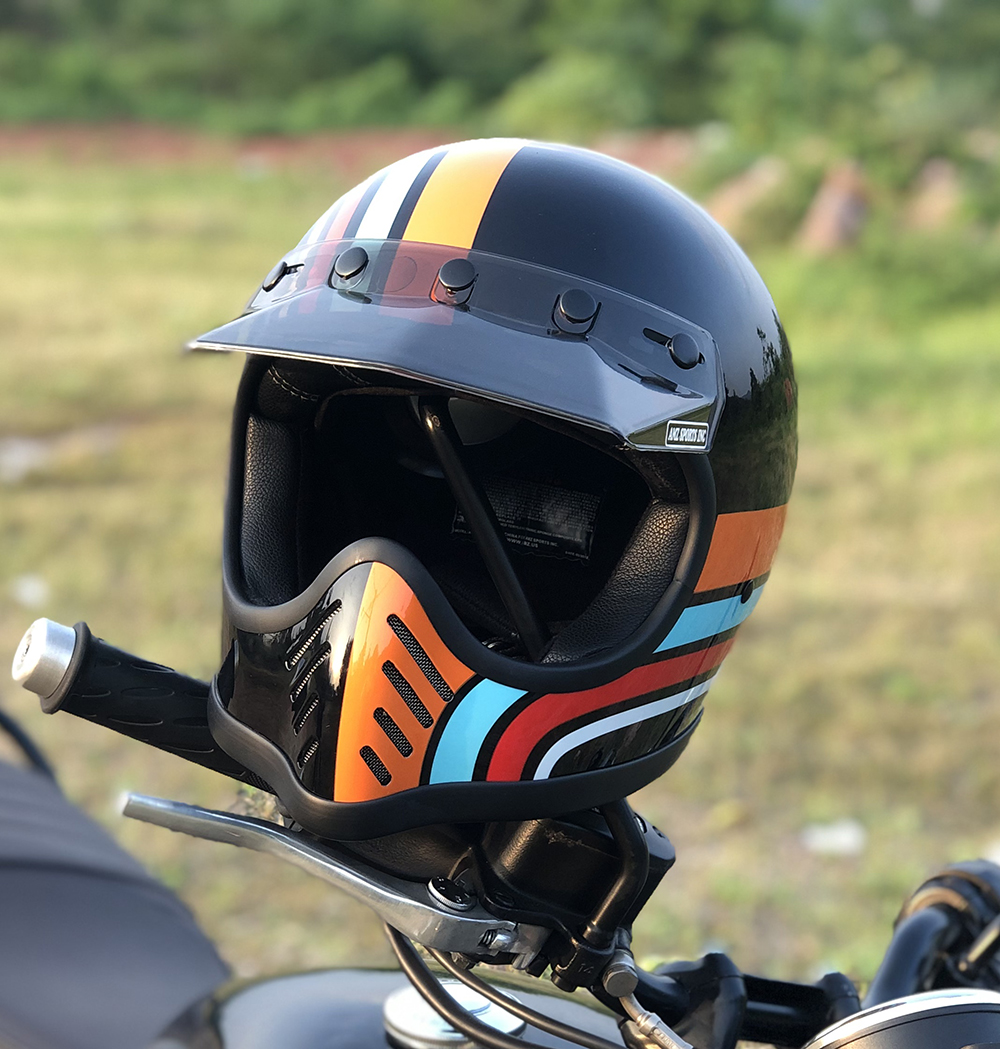 AMZ Retro Full Face Motorcycle Helmet - Fiberglass Shell, DOT Approved,  Clear Visor - Sizes M to XXL in Black, Red, Matte Black