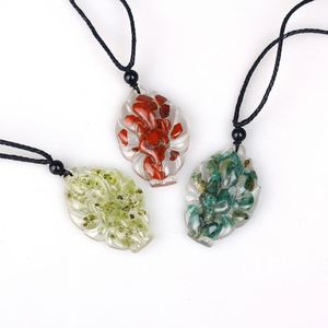 Collier perlé en époxy cristal avec pendentif renard à neuf queues blanc, collier ras du cou pour pull - Product Image 3