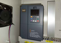 Usine de meubles R-TUP R-1325ATC-4D proposant des techniques de cintrage incurvé, des designs sans poignées, Lamello