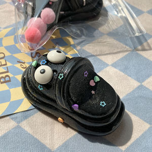 Zapatos de descompresión de alta calidad con orificios, juguetes divertidos de descompresión con diseño de pinza, juguetes de TPR al por mayor - Product Image 2