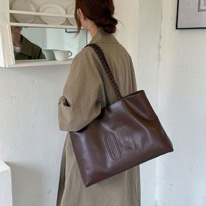Bolso Tote de Cuero PU Repujado para Mujer, Gran Capacidad, Estilo Vintage, Bolso de Hombro para Uso Diario, Venta al Por Mayor - Product Image 4