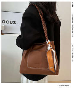 Nouveau Sac Fourre-tout Décontracté en Polyester et PU pour Femme, Grande Capacité, Couleur Unie, Style Rétro Tendance 2026 - Product Image 2