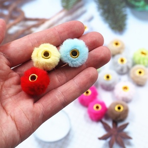 Diseño Popular DIY: Cuentas Sueltas de Resina de Terciopelo con Pompón de Pelo y Agujeros Grandes, de 20mm, Coloridas y Esponjosas para Bolígrafos - Product Image 4