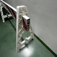 Barrières de sécurité routière en plastique pour travaux routiers, barrières de circulation personnalisées en gros, barrières de sécurité en forme de A