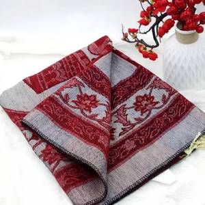 Alfombra plegable y lavable de chenilla tejida con diseño de arco, combinada con un set de oración musulmán Tasbih de 99 cuentas, adecuada para uso en el hogar y para acampar. - Product Image 1