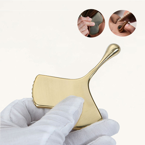 Ensemble de masseur gua sha en forme d'éventail de luxe avancé et léger beauté du visage lifting du visage outil de massage par <span class=keywords><strong>grattage</strong></span> en métal Gua sha <span class=keywords><strong>personnalisé</strong></span> - Product Image 6