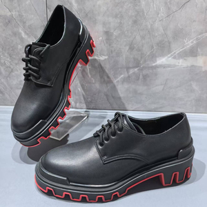 Zapatos Derby de Plataforma Modernos, Cuero Vacuno Mate de Grano Completo, Detalles Rojos, Suela con Tacos, Estilo Gótico Punk, Calzado de Pasarela para Hombre - Product Image 3