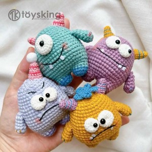 Portachiavi Mostro all'Uncinetto Fatto a Mano - Simpatico Mini Peluche, Regalo Unico <span class=keywords><strong>per</strong></span> Bambini, Decorazione <span class=keywords><strong>per</strong></span> Borse e Cosplay - Product Image 2