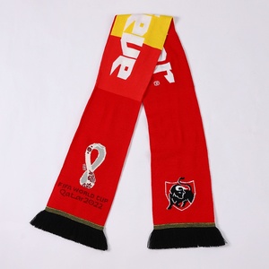 Thời trang mới Jacquard thư tua khăn dài tùy chỉnh thiết kế dệt kim khăn cho người hâm mộ bóng đá lớn đồng bằng Câu lạc bộ phụ kiện mùa đông - Product Image 5