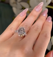 Bague de fiançailles en or blanc 10K 14K 18K avec trois pierres ovales en diamant de laboratoire VVS pour femmes, certifiée IGI