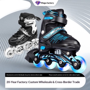 Patins à roulettes en ligne réglables à <span class=keywords><strong>quatre</strong></span> roues avec lumières, chaussures de patinage à roulettes bon marché pour garçons, filles et enfants - Product Image 1