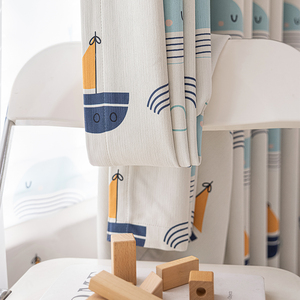 Tenda per Cameretta Bambini Stile Oceano con Piccole Balene e Barche a Vela, 100% Poliestere, Alta Ombreggiatura, Design Moderno, Personalizzabile - Product Image 2