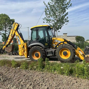Chargeuse-pelleteuse JCB 4CX 4X14 d'occasion, 7000 kg, 2001-4000 heures, avec composants essentiels (moteur, pompe, boîte de vitesses, roulement) à vendre à bas prix - Product Image 1