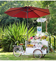 Modellen van op maat gemaakte, verplaatsbare bloemenkarren voor tentoonstellingen, decoratieve auto's, creatieve displays en promotionele karren