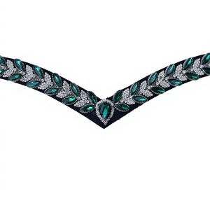 Frontal de cheval en cuir gaufré en forme de V avec cristaux et strass, accessoire d'équipement équestre - Product Image 3