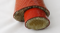 Caoutchouc de silicone recouvert d'un gaine en fibre de verre