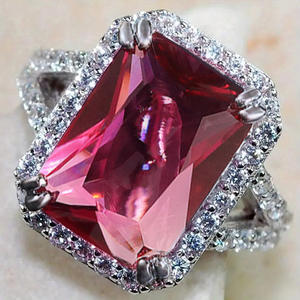 Anello da Cocktail T1014 per Donna in Argento 925 con Cristalli Taglio Radiant Geometrico e Incastonatura a Pavé di Strass, Gioiello da Festa - Product Image 1