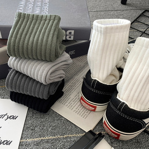 Fournisseur personnalisé Vente en gros Chaussettes de sport OEM personnalisées Chaussettes en coton couleur unie avec logo personnalisable - Product Image 1