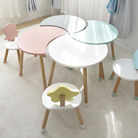 Table Montessory pour jardin d'enfants Bureau pour enfants Ensembles de meubles pour chambre à coucher en forme de lune Table et chaises d'activités en bois pour enfants