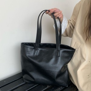 Sac fourre-tout pour femme en cuir souple marron, grande capacité, poche zippée, usage quotidien, automne 2024 - Product Image 3