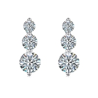 Boucles d'oreilles clous Dylam au design élégant en argent sterling 925, non ternissables, avec pierres de moissanite VVS1 couleur 3D, pour une touche de style.