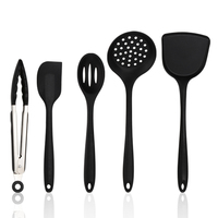 Le Compagnon Essentiel de la Cuisine : Ensemble de Couteaux et d'Ustensiles avec Planche à Découper