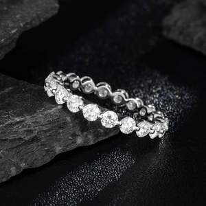 Bague personnalisée en or blanc massif 14 carats avec diamant rond brillant de 1,43 ct cultivé en laboratoire |   Diamant de laboratoire CVD à taille brillante ronde certifié IGI - Product Image 3