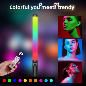 Lampe bâton RGB portable 20W à piles avec télécommande pour photographie de nuit en extérieur - Product Image 2