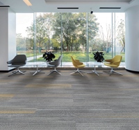Dalles de moquette commerciales haut de gamme en stock, revêtement de sol modulaire haut de gamme classe 33, usage intensif, certifié CRI Green Label Plus