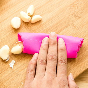 Kitchen <b>helper</b>: garlic peeler, garlic cylinder, garlic peeler, garlic grinder, garlic mincer, garlic peeler wholesale. - Product Image 2