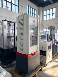 เครื่องทดสอบวัสดุอเนกประสงค์ในห้องปฏิบัติการ 600kN ได้รับการรับรองมาตรฐาน CE สำหรับการควบคุมคุณภาพ การทดสอบแรงดึงและแรงอัดของโลหะ - Product Image 1