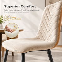 Chaise de café avec assise et dossier rembourrés et pieds en métal noir pour les intérieurs modernes de cafés et de salons de thé, sièges confortables