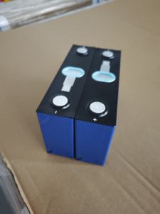 CALB 130Ah <span class=keywords><strong>3</strong></span>.2V Batterie prismatique au lithium-ion 130Ah Cellule Lifepo4 Rechargeable 135Ah 140Ah Cellules LFP - Product Image 6