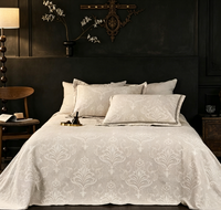 Couverture décorative - Floral Charm Embrace
