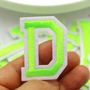 Patchs de lettres brodés 3D A-Z vert fluorescent pour vêtements, thermocollants pour T-shirt - Product Image 2