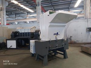 Broyeur de conteneurs lourds haute performance en PP et HDPE de Nanjing Shengzhong, broyeur de bidons en HDPE, broyeur de plastique en HDPE - Product Image 2
