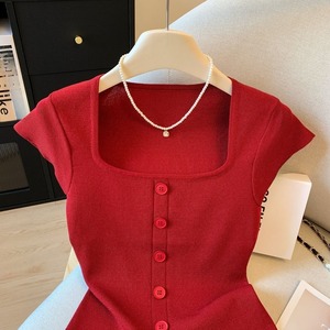 Haut en tricot à manches courtes avec un col <span class=keywords><strong>carré</strong></span>, au design doux et élégant, coupe ajustée et ourlet fendu - Product Image 2