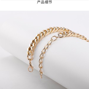 สร้อยคอแฟชั่นแบบโซ่หนาสำหรับผู้หญิง สีทอง โลหะผสมสังกะสี เครื่องประดับสำหรับงานปาร์ตี้ ดีไซน์เรขาคณิต ผลิตที่เมืองอี้หวู่ - Product Image 3
