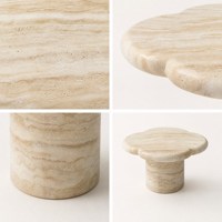 Table basse moderne en travertin naturel de luxe en forme de nuage avec piédestal cylindrique à bord poli pour salon, personnalisable