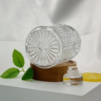 Bouteille d'aromathérapie sans flamme, bouteille vide, rotin, arrangement de fleurs séchées, chambre d'hôtel, diffuseur de parfum, bouteille en verre