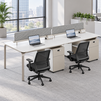 Poste de travail modulaire moderne avec écran de confidentialité, armoire de rangement, étagère ouverte et accès aux câbles pour bureaux d'employés
