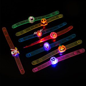 Bracelets lumineux d'Halloween, bracelets de dessin animé qui s'illuminent avec des lumières LED pour la décoration de fête - Product Image 4