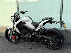 Motocicleta Deportiva Urbana <span class=keywords><strong>Benelli</strong></span> <span class=keywords><strong>TNT</strong></span> <span class=keywords><strong>150</strong></span> 150cc EFI con Medidor Digital LED y Tanque de Combustible de 10L - Product Image 5