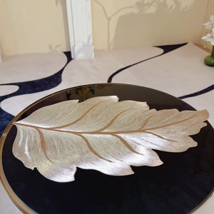 Sous-verre/Serviette de table décorative en feuille d'érable classique de luxe, en PVC avec feuille d'or, isolant thermique, antidérapant, imperméable et résistant à la chaleur - Product Image 4