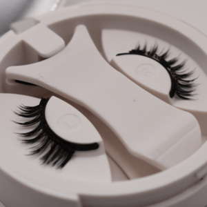 Cils magnétiques Majestic Cloud-Soft pour Déesse, 6 aimants, sans colle, en fibre de soie PBT végétalienne, qualité salon, faits à la main par des professionnels - Product Image 2