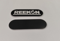 Plaque métallique autocollante en aluminium anodisé noir brossé, durable, écologique, avec logo blanc imprimé en soie, pour outils