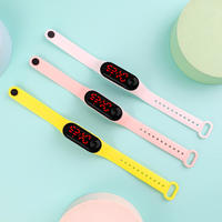 Montre LED personnalisée avec logo, directement de l'usine, 2026, mode décontractée, sport, écran tactile, étanche, pour étudiants, femmes et hommes