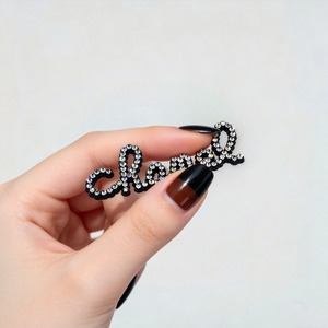 Étiquettes en alliage de zinc 52x18mm avec lettres cursive serties de strass pour vêtements faits main et accessoires de sacs, étiquette métallique design - Product Image 5